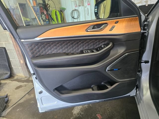 2022 Jeep Grand Cherokee Summit Reserve