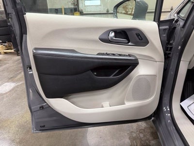 2022 Chrysler Pacifica Hybrid Touring L