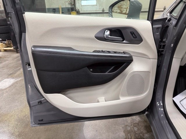 2022 Chrysler Pacifica Hybrid Touring L