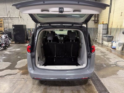 2022 Chrysler Pacifica Hybrid Touring L