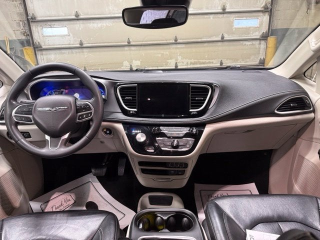 2022 Chrysler Pacifica Hybrid Touring L