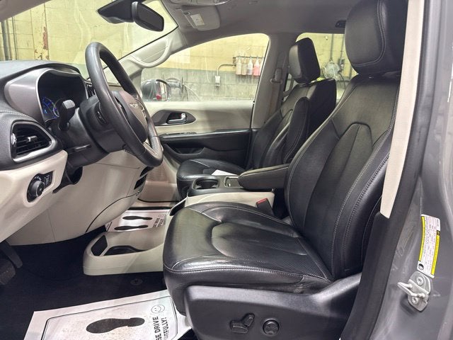 2022 Chrysler Pacifica Hybrid Touring L