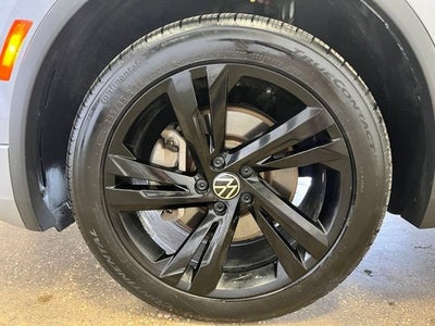 2023 Volkswagen Tiguan SE R-Line Black
